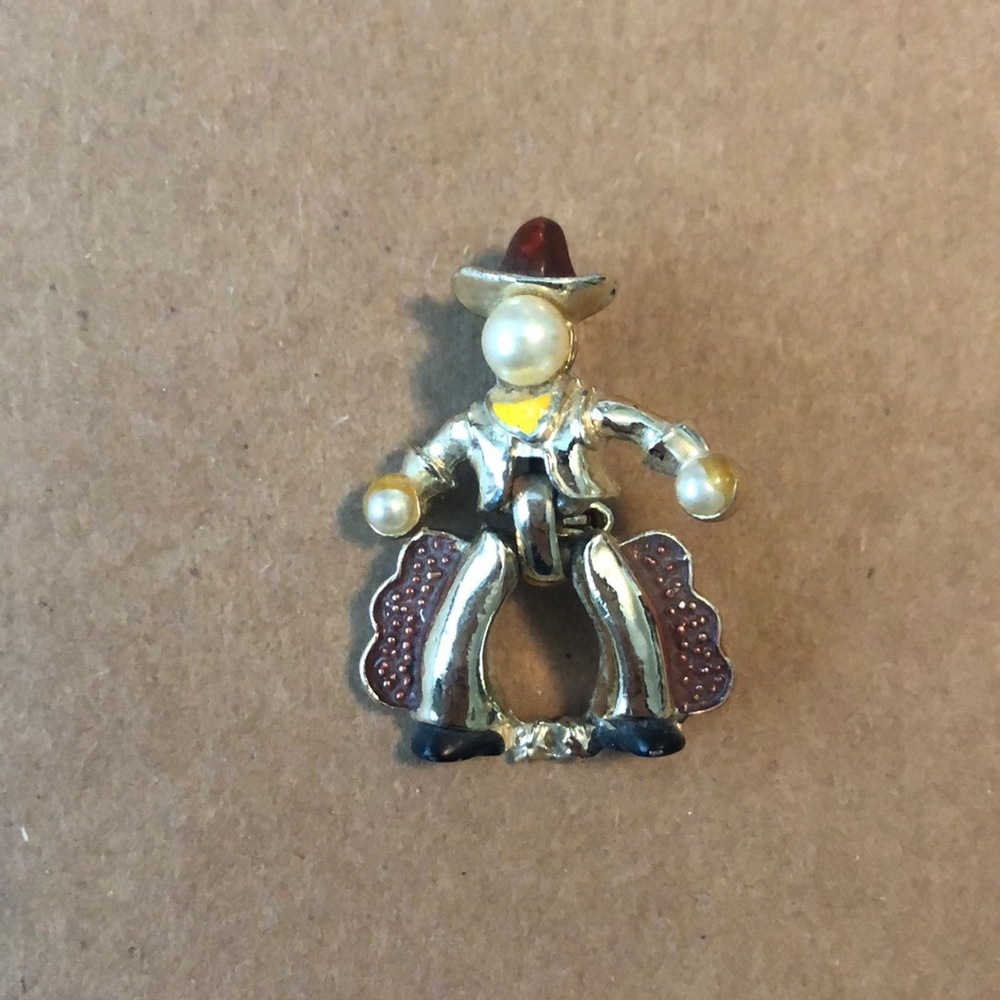 Mini pearl cowboy brooch
